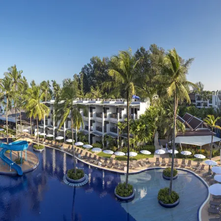 Sunwing Bangtao Beach Отели рядом с достопримечательностью «Пляж Бангтау»
