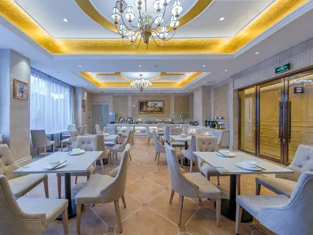 Vienna Hotel (Wuhan Dahualing AEON Menglecheng Branch) Отели рядом с достопримечательностью «Wuhan University of Science and Technology Department of Physical Education (Maojiawan)»