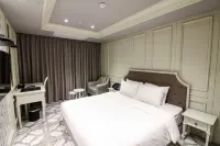 Golden Tulip Ever Yongin Hotel dekat Korean Folk Village