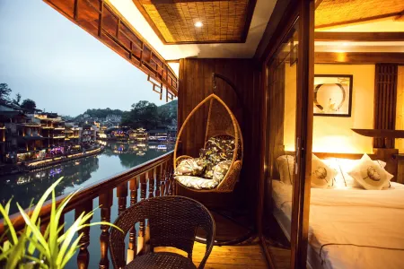 Qichi Yijiaren River-view Hostel Отели рядом с достопримечательностью «Xiong Xiling Former Residence»