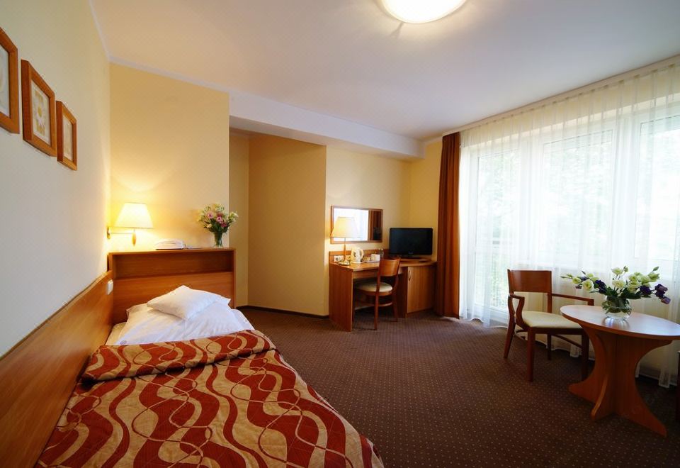 Hotel Feniks-Poznan Updated 2023 Room Price-Reviews & Deals | Trip.com