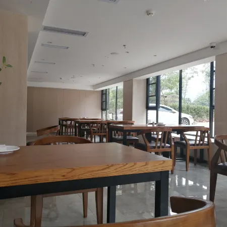 Impression Yunling Holiday Hotel