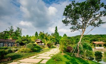 Mogan Mountain · Suzhou Style Garden Hostel