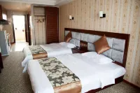 Fenghuang Business Hotel