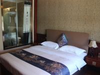 拉萨卢浮花园酒店 - 精致豪华大床房