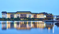 Crowne Plaza Wuxi Lake View Hotels in Taihu Lake Scenic Area/Wuxi rongchuang paradise/Ji