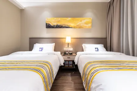 Home Inn Plus (Xiaobailou Metro Station, Nanjing Road, Fifth Avenue, Tianjin)