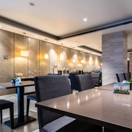 Homeinn Plus Hotel (Tianjin Five Avenue Nanjing Road Xiaobailou Subway Station) Отели рядом с достопримечательностью «Стадион «Миньюань»»