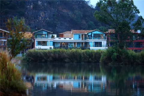 Yewang Su Lake View Light Luxury Hostel
