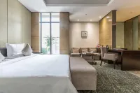 โรงแรม ฮอลิเดย์ การ์เด้น - ที่มีบาร์