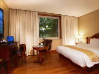 Sejong Hotel Seoul Myeongdong Отели рядом с достопримечательностью «Торговый центр U:US»