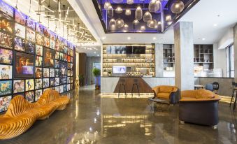 Hengda Film Hotel (High School Branch of No. 4 Middle School, Suoluowan Commercial Street, Haikou)