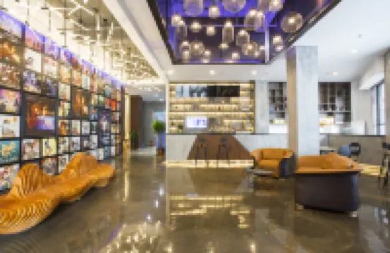 Hengda Film Hotel (High School Branch of No. 4 Middle School, Suoluowan Commercial Street, Haikou)