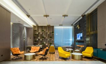 Echarm Plus Hotel (Wuhan Donghu College Dahualing Subway Station)