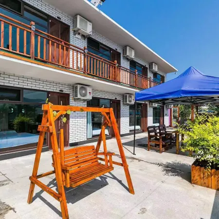 Juehua Island Tourist Home Hotel