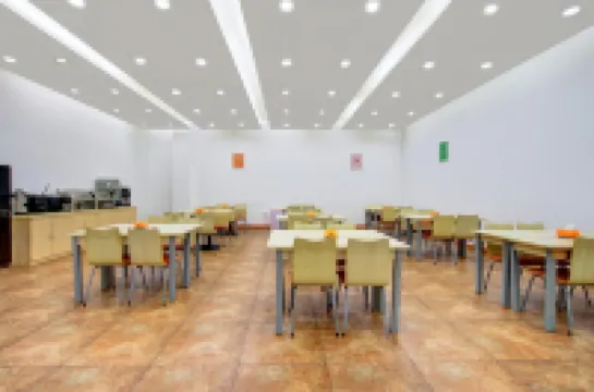 金盛泰酒店（大慶讓胡路區鐵人廣場店）