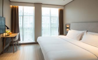 HanTing Hotel (Ningbo Zhuangshi Vanke Plaza)