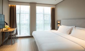 Hanting Hotel (Ningbo Zhuangshi Vanke Plaza)