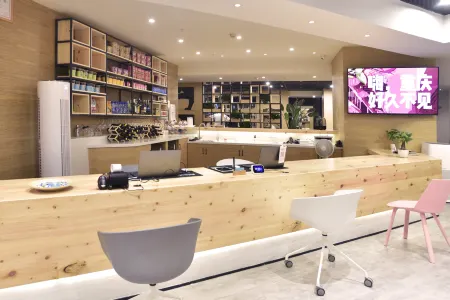 Smiley's Long Time No See Hostel (Chongqing Crown Grand Escalator Lianglukou Metro Station Branch）