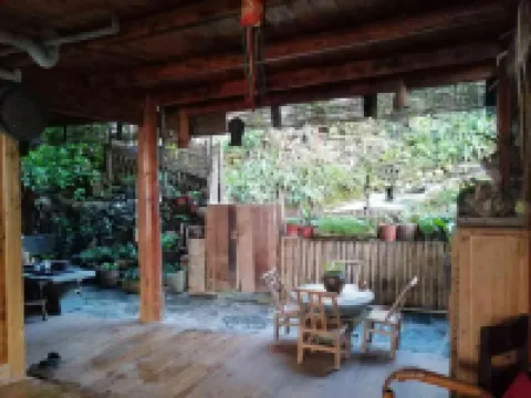 Yisha Gufengzhai Inn โรงแรมในฉงเจียง