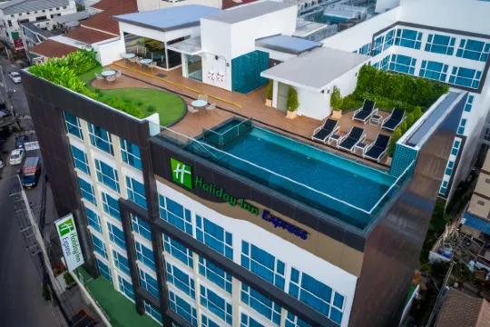 ホリデイ イン エクスプレス パタヤ セントラル