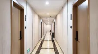 Zizhongchuan East Business Hotel - parking