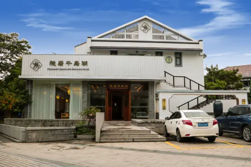 Seclusion Hotel (Qiandao Lake Central Lake Scenic Area)
