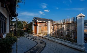 Meiji Guanshanyue Mansion (Zhangjiajie National Forest Park Wulingyuan)