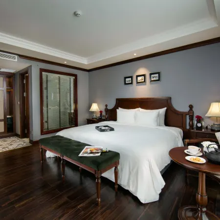La Sinfonia Majesty Hotel and Spa Отели рядом с достопримечательностью «Храм Нефритовой горы»