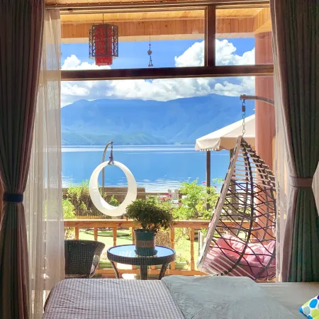 Lugu Lake Cloud - Sea Stacked Courtyard