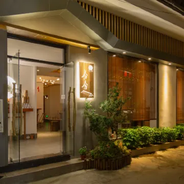 Heshe Inn (Chaozhou Old Town Paifang Street Guangji Bridge) Hotels near Jiadi Lane