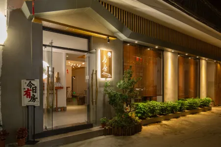 Heshe Inn (Chaozhou Old Town Paifang Street Guangji Bridge) Отели рядом с достопримечательностью «Memorial Temple of Han Yu»