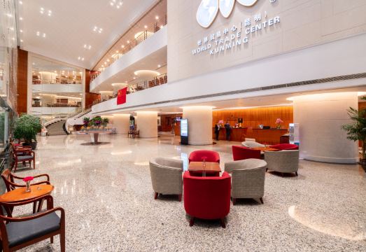 카이 와 프라자 수영장 및 객실