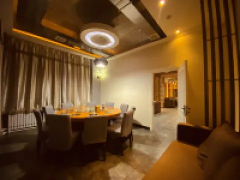 Sunite Youqi Oasis Business Hotel