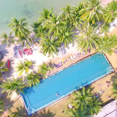 Peninsula Beach Resort Hotels near Chao Por Koh Chang Shrine