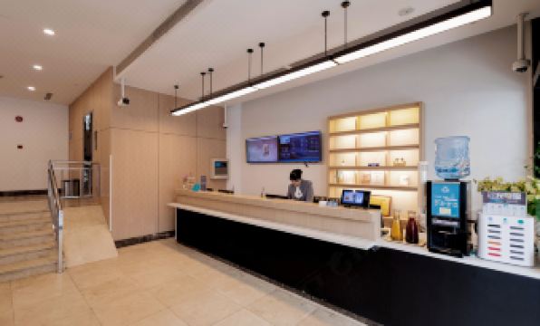 HanTing Hotel (Shanghai Nanjing Road Pedestrian Street Center)