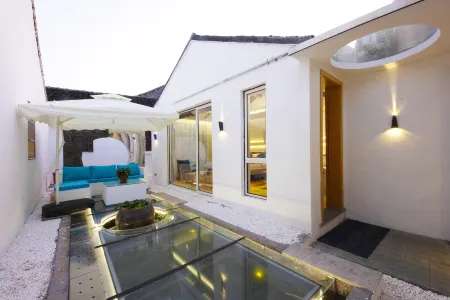 Yinqi River View Design Hotel