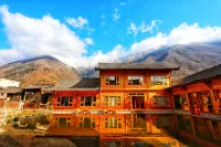 Hailuogou Gudao Yard Hotels in Luding