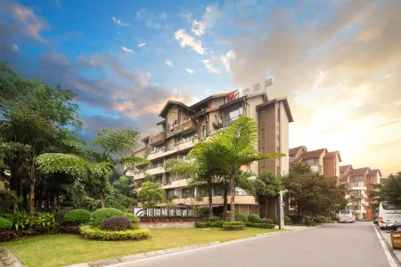 Garden City E'mei Hotel & Resorts Отели рядом с достопримечательностью «Xixiang Pool (Bathing Elephant Pool)»