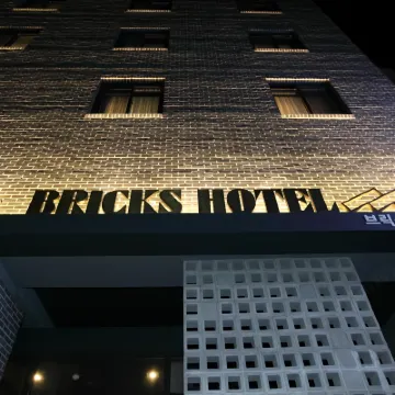 Bricks Hotel Hotels near Susaek Station