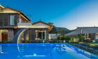 NARKA Hot Springs Resort Hotel - Infinity Pools