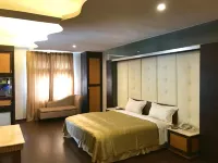 Mapleton Motel Hotels near Houli Station