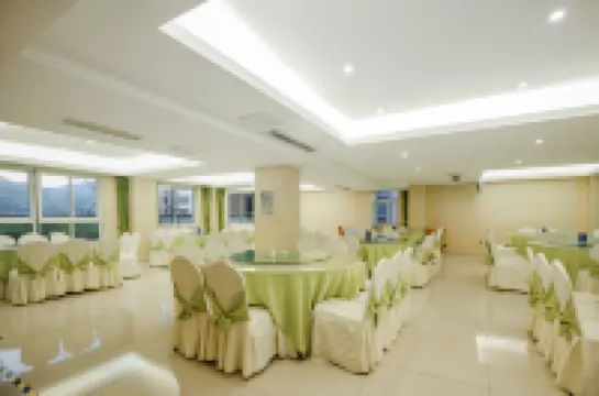 โรงแรมฟอลคอน บาสท์ ดรีมแลน โรงแรมในซิงอี้