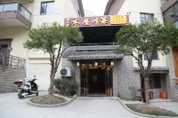Wudangshan Yuanzhongshu Homestay - พร้อมระเบียง