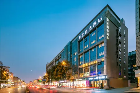 RongYi Hotel (Chengdu Kuanzhai Alley Xiyuhan Road East Subway Station)