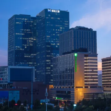 Holiday Inn Express ZHENGZHOU ZHENGDONG by IHG Hotels near Zhengzhoudong Railway Station