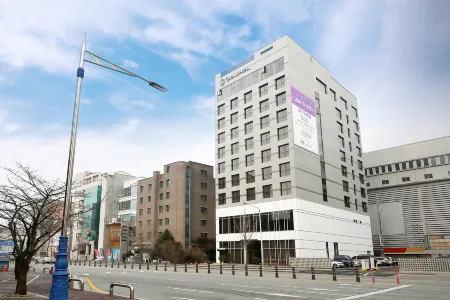 Orchid Hotel Отели рядом с достопримечательностью «Ganhyeon Yuwonji»