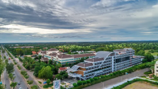 Pacific Hotel & Spa Hotel dekat Cambodian Cultural Village
