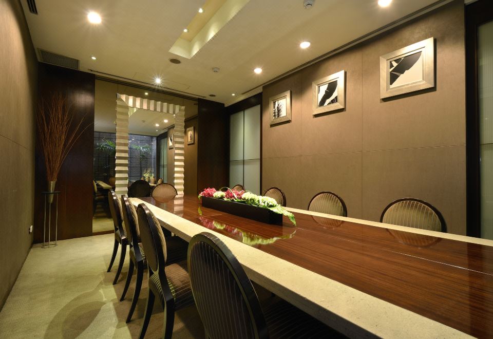 1. 레 스위트 타이..