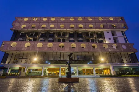 Hotel Fuse Rayong Отели рядом с достопримечательностью «Wat Map Ta Phut»